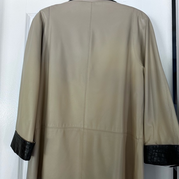 Leather jacket - Picture 3 of 3